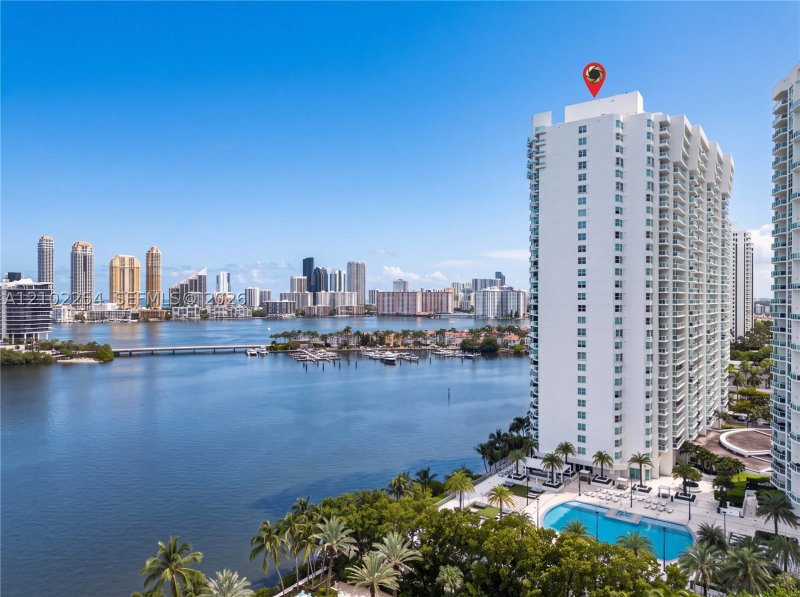 Comprar apartamento no Peninsula I 3106