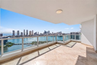 Comprar apartamento no Peninsula I 3106