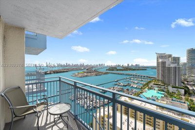 Comprar apartamento no Yacht Club at Portofino 2911