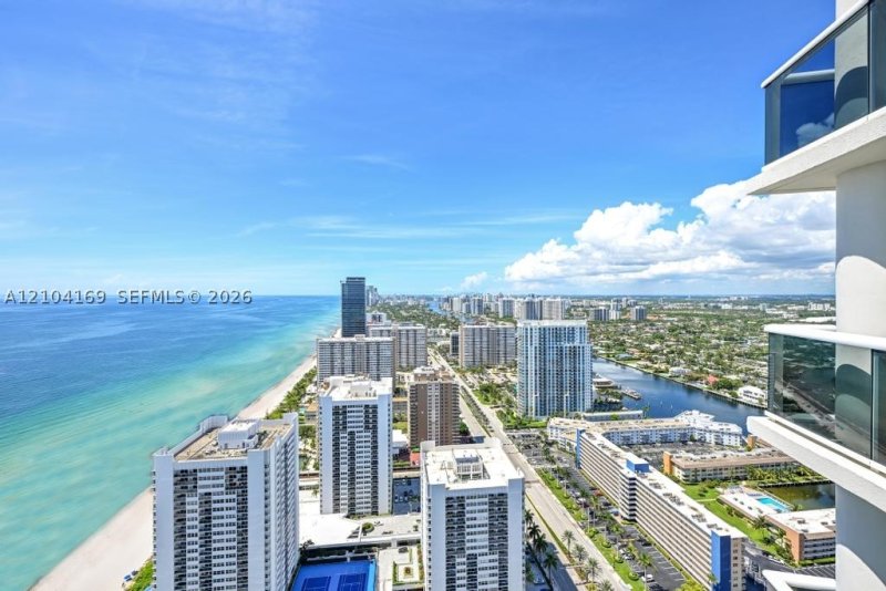 Condo for sale at Beach Club One LP4204