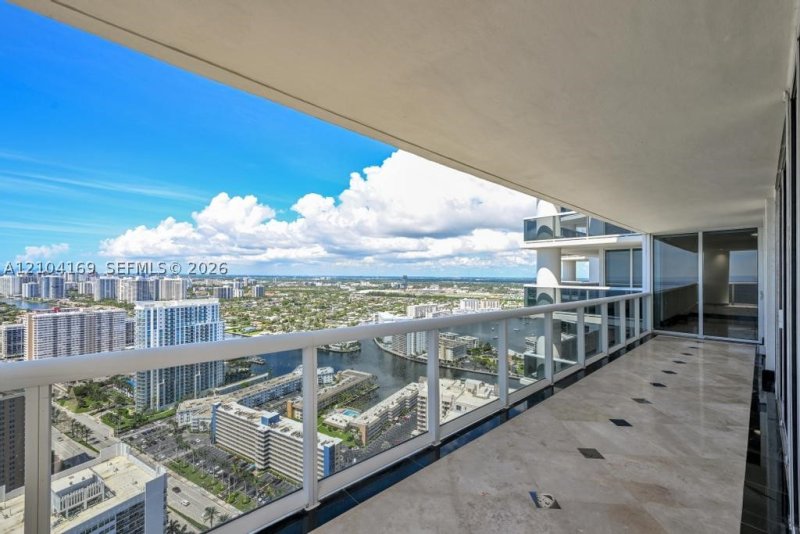 Condo for sale at Beach Club One LP4204