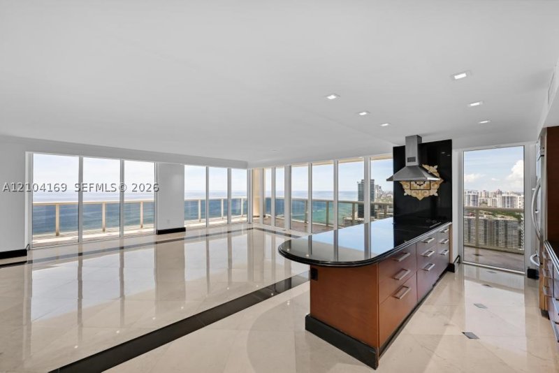Condo for sale at Beach Club One LP4204