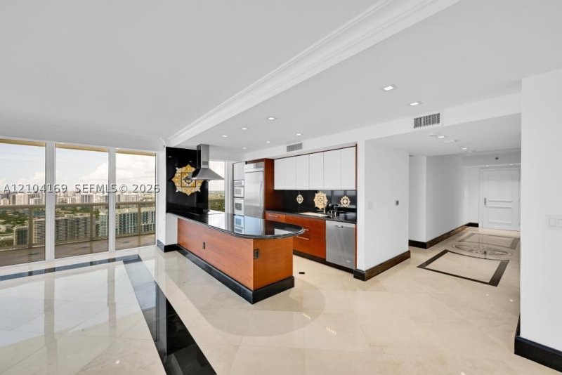 Condo for sale at Beach Club One LP4204