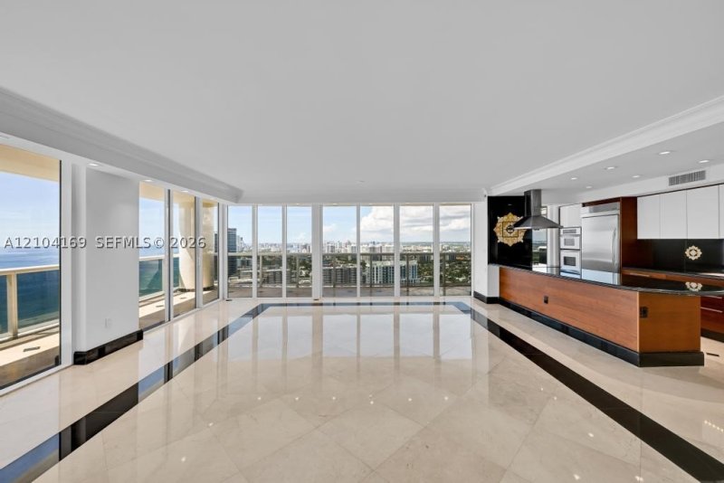 Condo for sale at Beach Club One LP4204