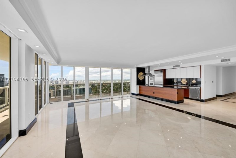 Condo for sale at Beach Club One LP4204