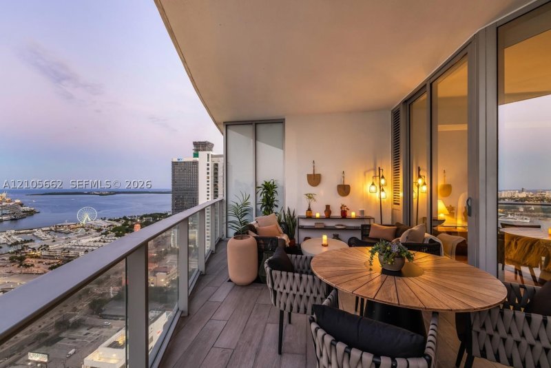 Comprar apartamento no Paramount Miami WorldCenter 3403