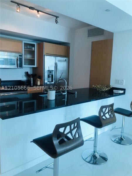 Aluguel de apartamento no The Plaza Tower II 2410