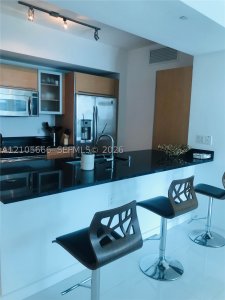 Aluguel de apartamento no The Plaza Tower II 2410