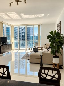 Alquiler de apartamento en The Plaza Tower II 2410