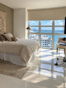 Alquiler de apartamento en The Plaza Tower II 2410