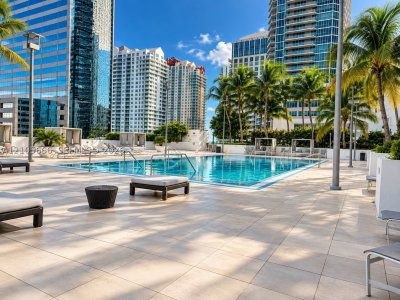 Alquiler de apartamento en The Plaza Tower II 2410