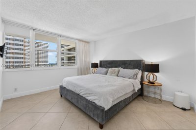 Comprar apartamento no Parker Plaza Estates 723