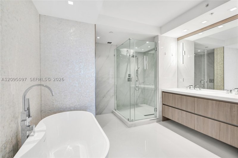 Condo for sale at Trump Royale 1407