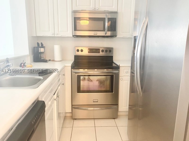Apartment for rent at Sunset Harbour North 1210