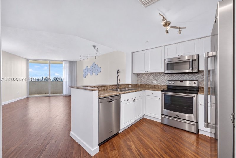 Apartment for rent at Turnberry On The Green 2001