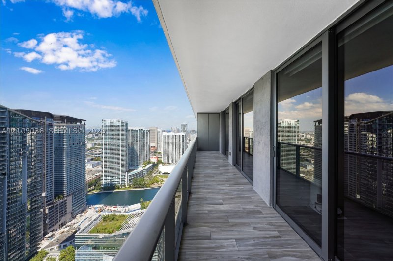Comprar apartamento en SLS Lux Brickell 4410