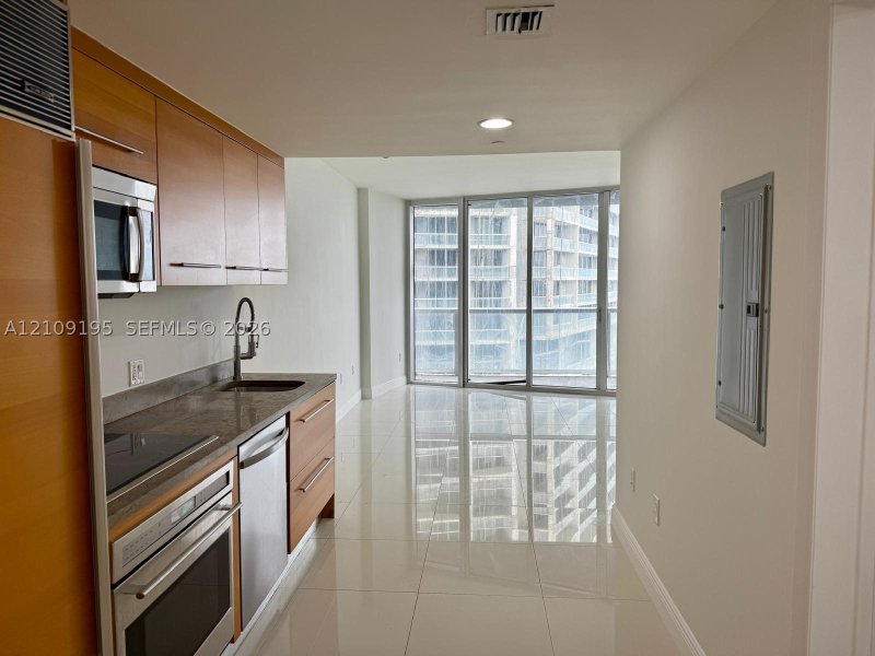 Apartment for rent at Icon Brickell Tower II 4408