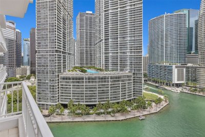 Comprar apartamento en Courts Brickell Key 2006