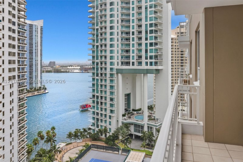Comprar apartamento en Courts Brickell Key 2006