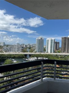 Comprar apartamento no Mystic Pointe 300 1611