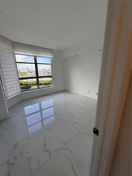Comprar apartamento no Mystic Pointe 300 1611