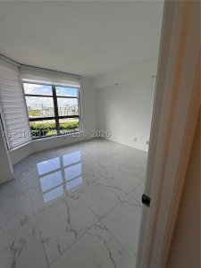 Comprar apartamento no Mystic Pointe 300 1611