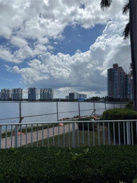 Comprar apartamento no Mystic Pointe 300 1611