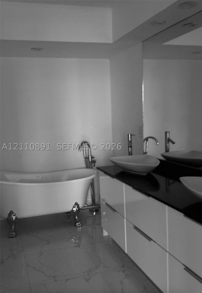 Comprar apartamento no Mystic Pointe 300 1611