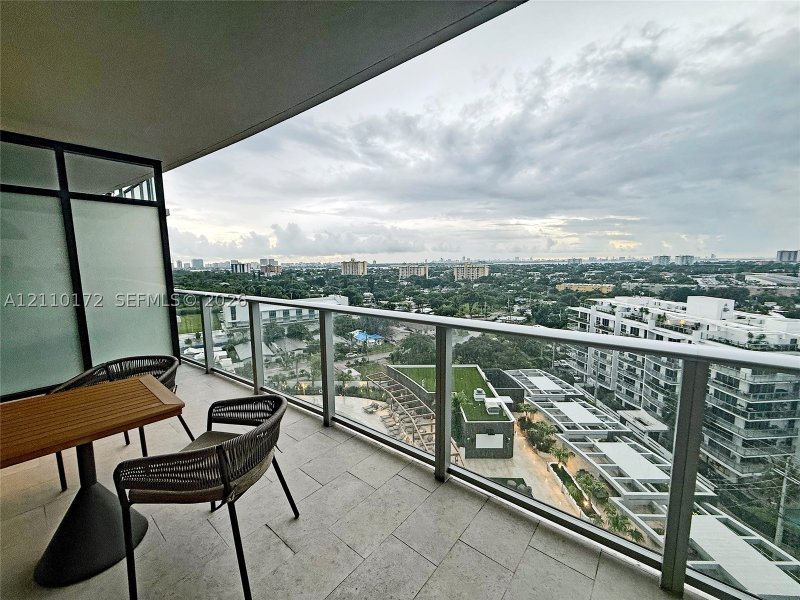 Alquiler de apartamento en Nexo Residences 1120