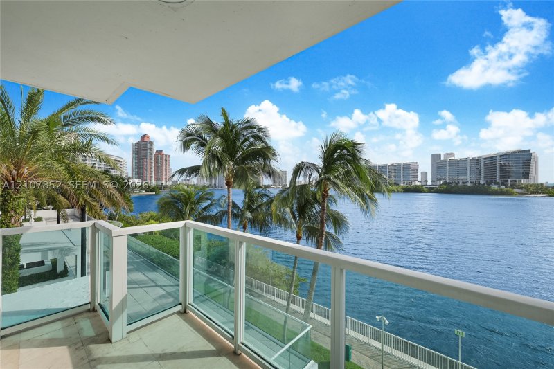 Comprar apartamento en Peninsula I 301