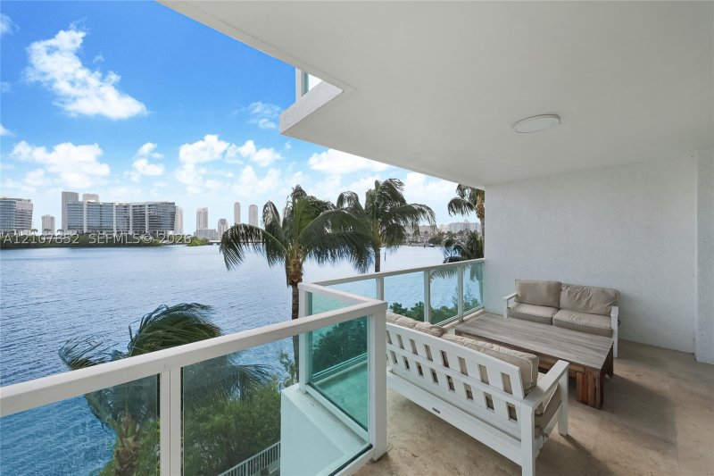 Comprar apartamento en Peninsula I 301