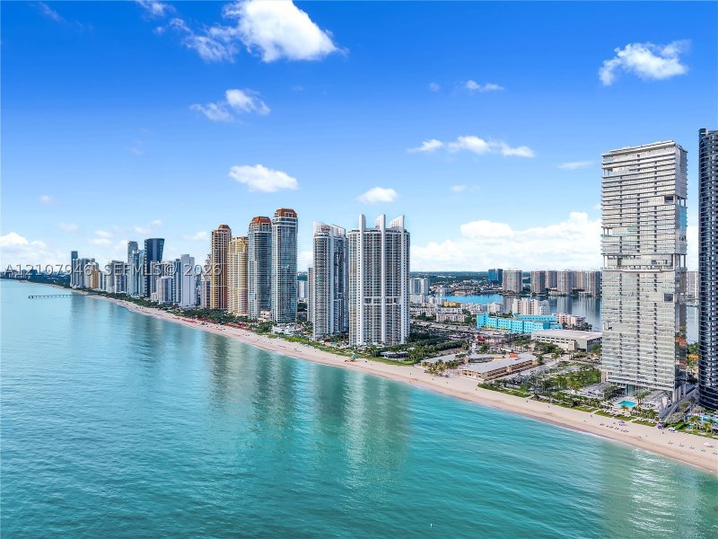 Comprar apartamento no Turnberry Ocean Club 1501