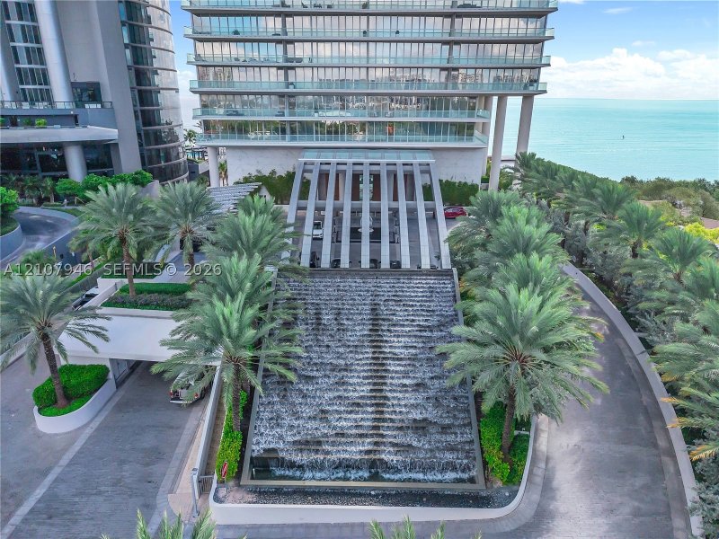 Comprar apartamento no Turnberry Ocean Club 1501