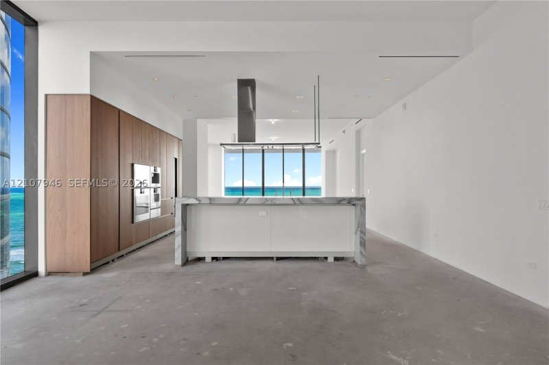 Comprar apartamento no Turnberry Ocean Club 1501