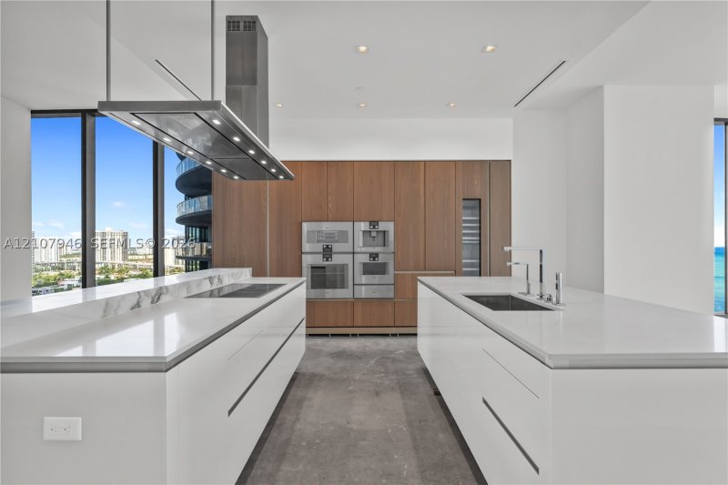 Comprar apartamento no Turnberry Ocean Club 1501