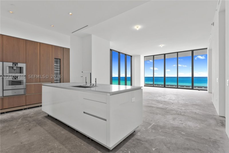 Comprar apartamento no Turnberry Ocean Club 1501