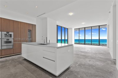 Comprar apartamento no Turnberry Ocean Club 1501