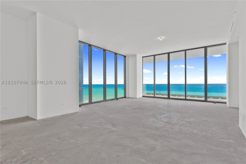 Comprar apartamento no Turnberry Ocean Club 1501