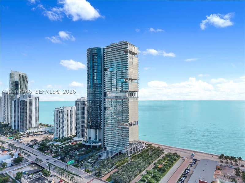 Comprar apartamento no Turnberry Ocean Club 1501