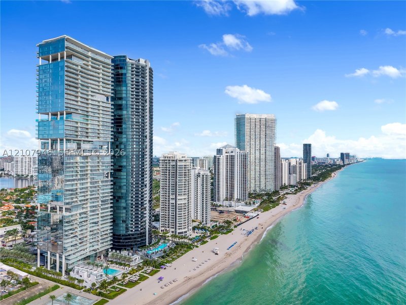 Comprar apartamento no Turnberry Ocean Club 1501