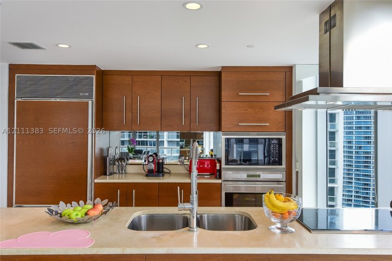 Apartment for rent at Icon Brickell Tower II 4810