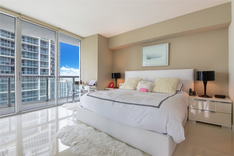 Apartment for rent at Icon Brickell Tower II 4810