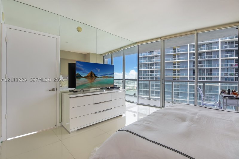 Apartment for rent at Icon Brickell Tower II 4810
