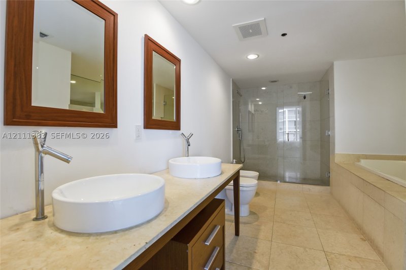 Apartment for rent at Icon Brickell Tower II 4810