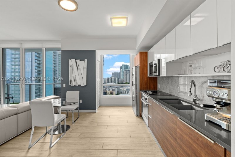 Condo for sale at The Crimson Miami 1704