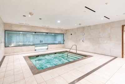 Comprar apartamento en Trump Tower Three 4102
