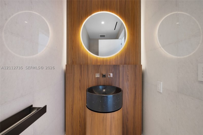Comprar apartamento no Vita at Grove Isle S203