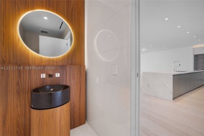 Comprar apartamento no Vita at Grove Isle S203