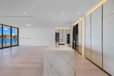 Comprar apartamento no Vita at Grove Isle S203
