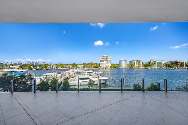 Comprar apartamento no Vita at Grove Isle S203